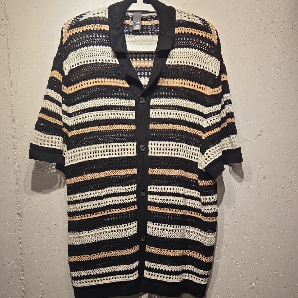 H&M Black, White, & Tan Striped Short Sleeve Knit Shirt (Large)